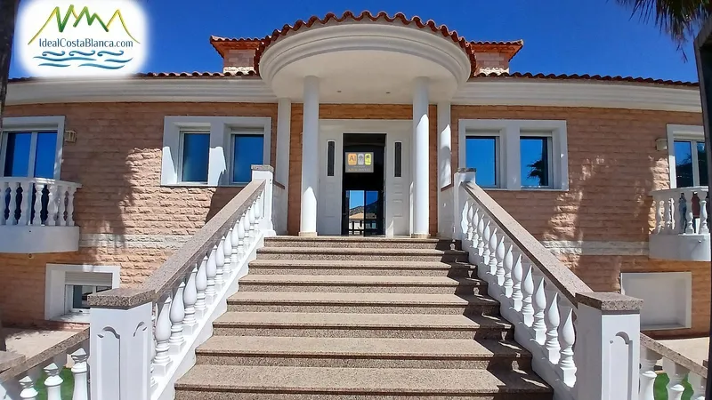 Chalet en l'Alfas del Pi - 8