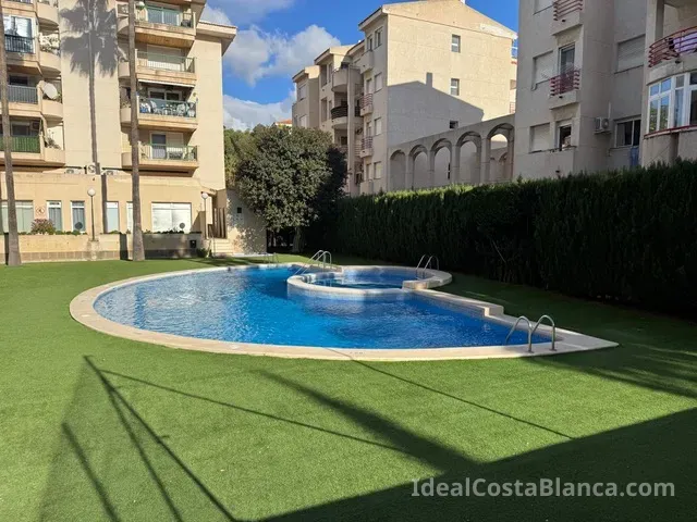 GRAN OPORTUNIDAD DE VIVIR FRENTE AL GOLF EN EL ALBIR