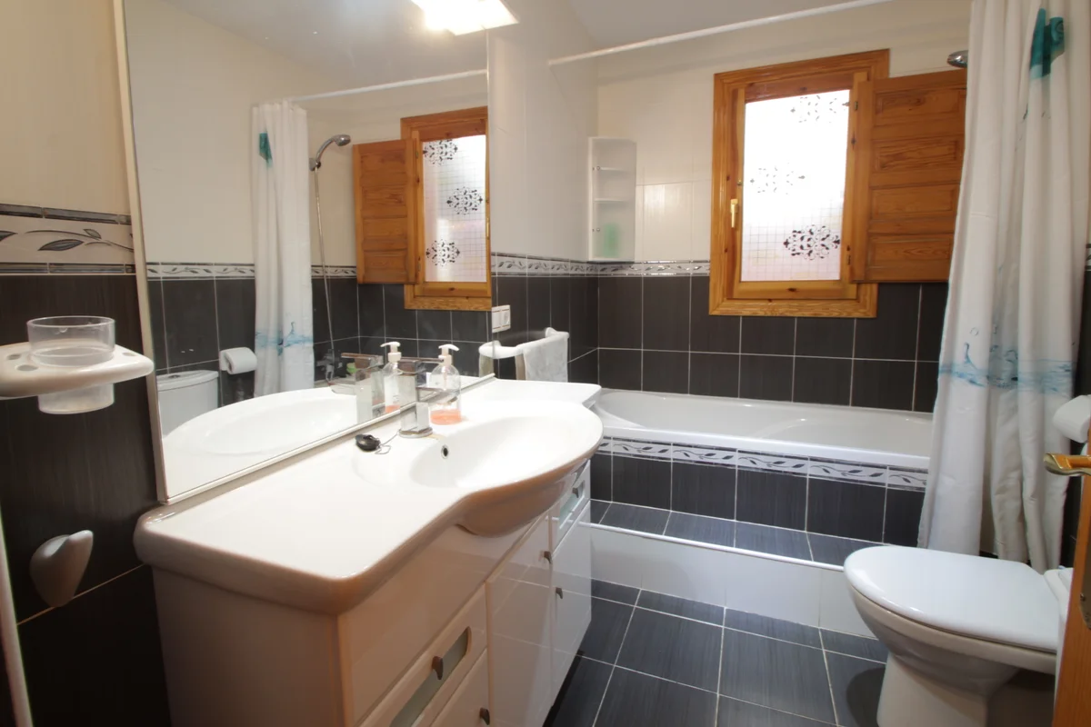 Chalet Con Piscina En Venta En Confrides - 26