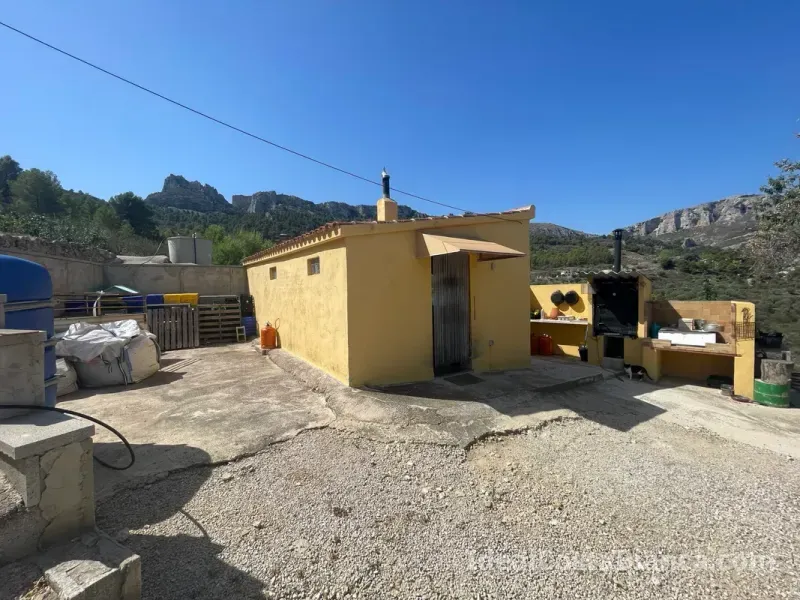 Finca con 3 edificaciones independientes – Confrides - 34