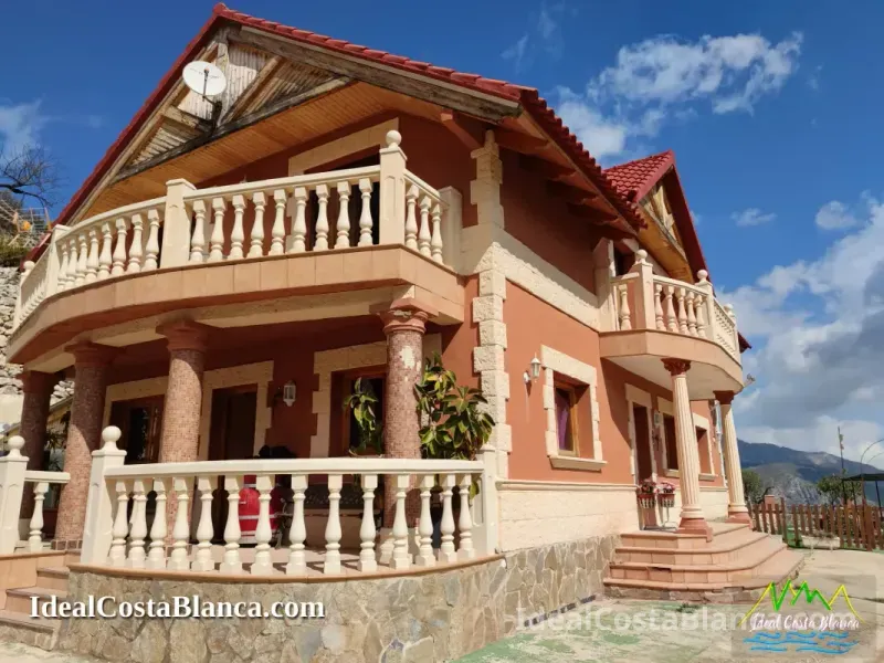 Chalet Con Piscina En Venta En Confrides - 1