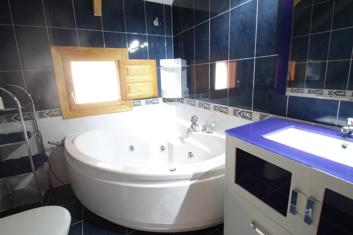 Chalet Con Piscina En Venta En Confrides - 47