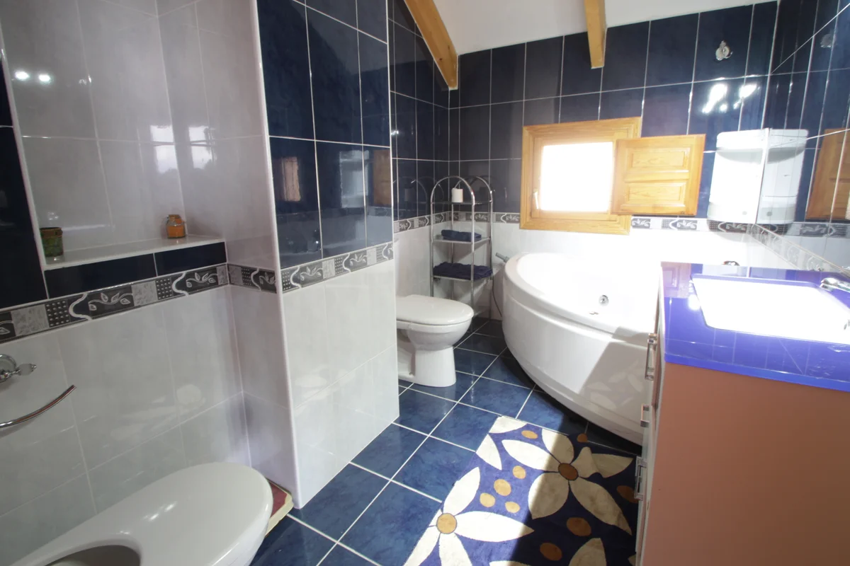 Chalet Con Piscina En Venta En Confrides - 46