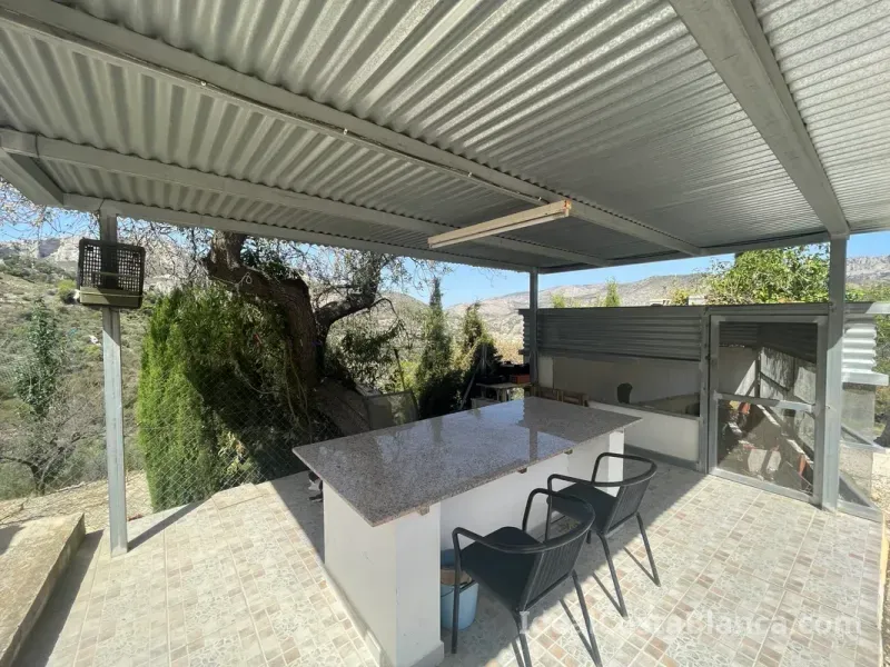 Finca con 3 edificaciones independientes – Confrides - 2