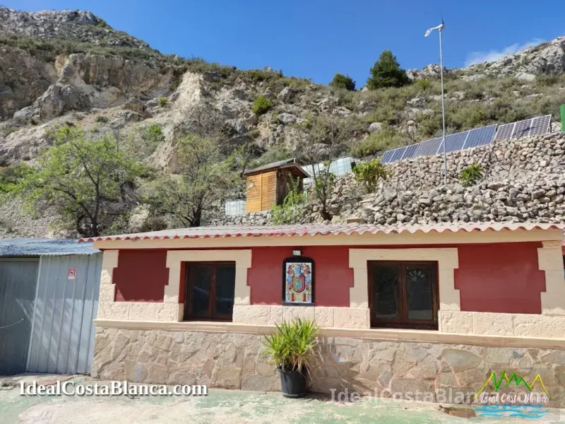 Chalet Con Piscina En Venta En Confrides - 62