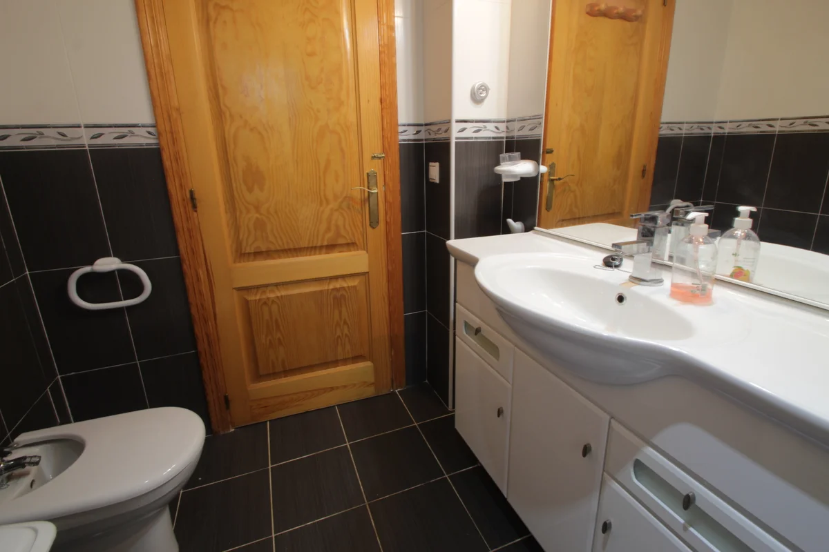 Chalet Con Piscina En Venta En Confrides - 27
