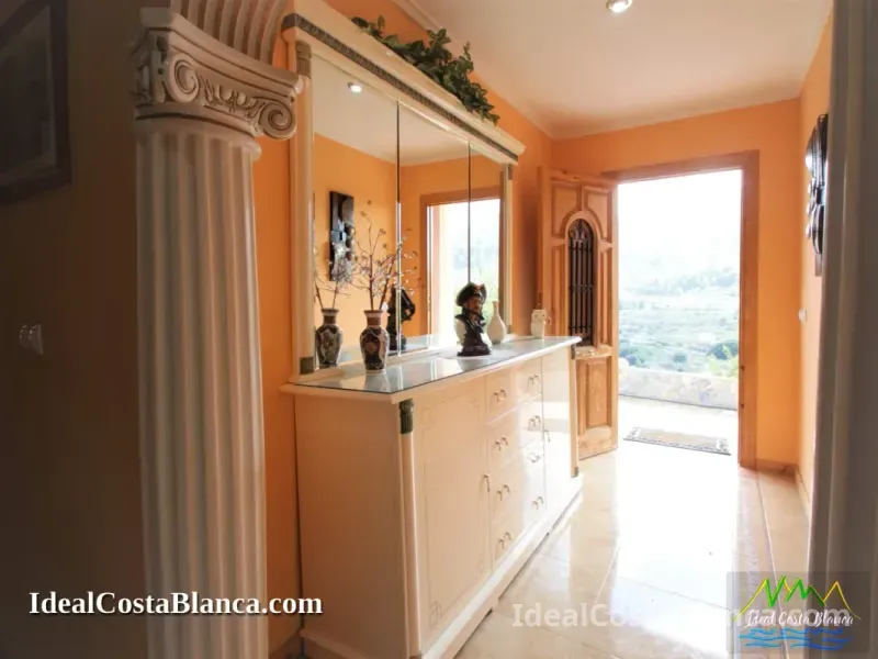 Chalet Con Piscina En Venta En Confrides - 11