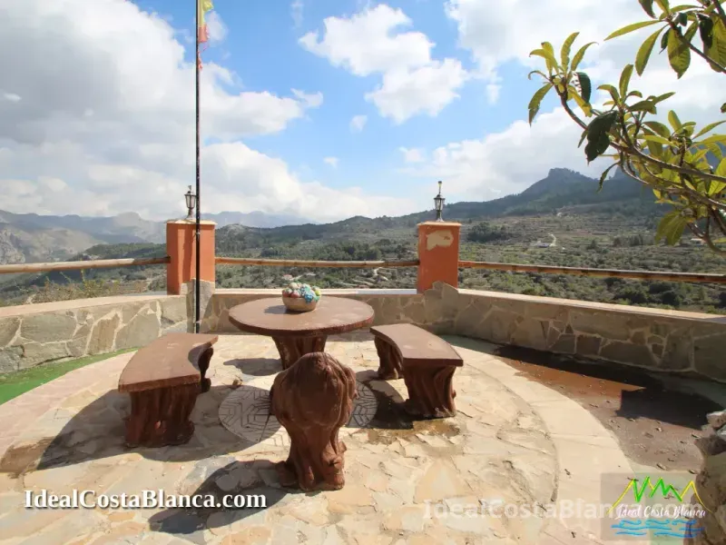 Chalet Con Piscina En Venta En Confrides - 5