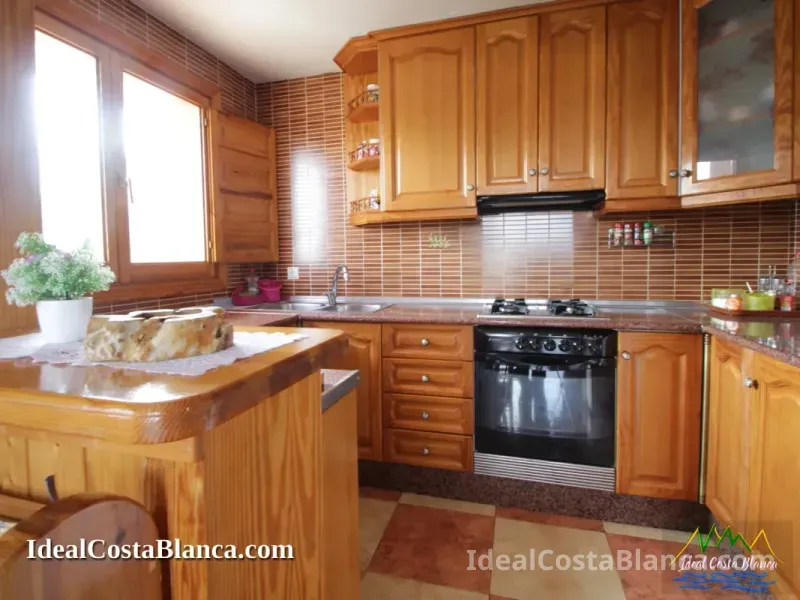 Chalet Con Piscina En Venta En Confrides - 21