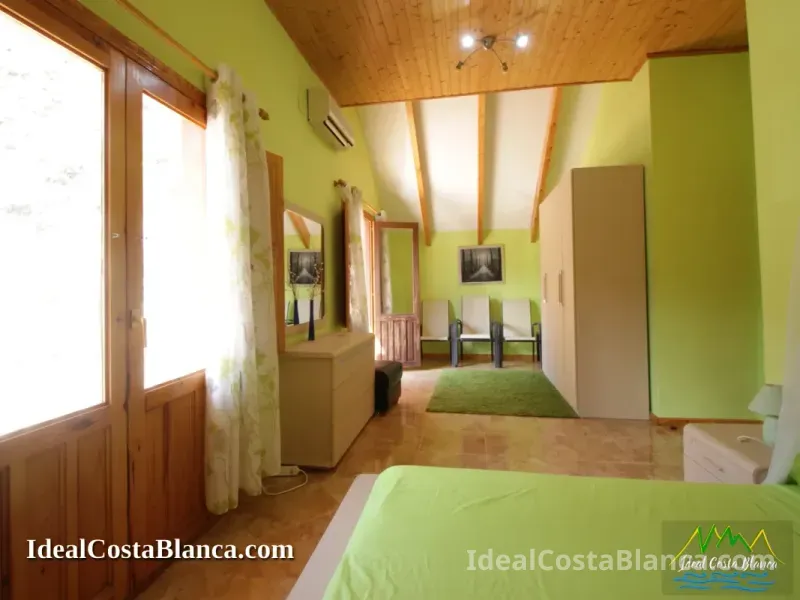 Chalet Con Piscina En Venta En Confrides - 32
