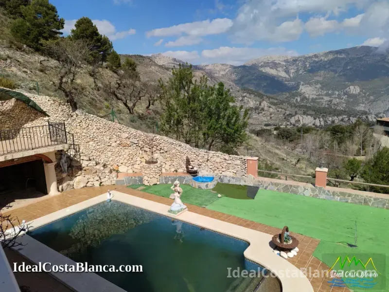 Chalet Con Piscina En Venta En Confrides - 6