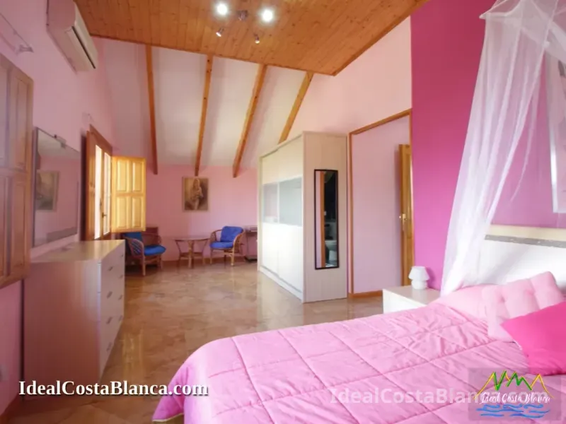 Chalet Con Piscina En Venta En Confrides - 31