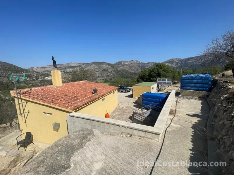 Finca con 3 edificaciones independientes – Confrides - 30
