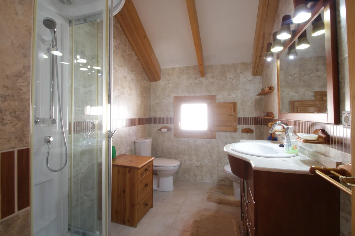 Chalet Con Piscina En Venta En Confrides - 38