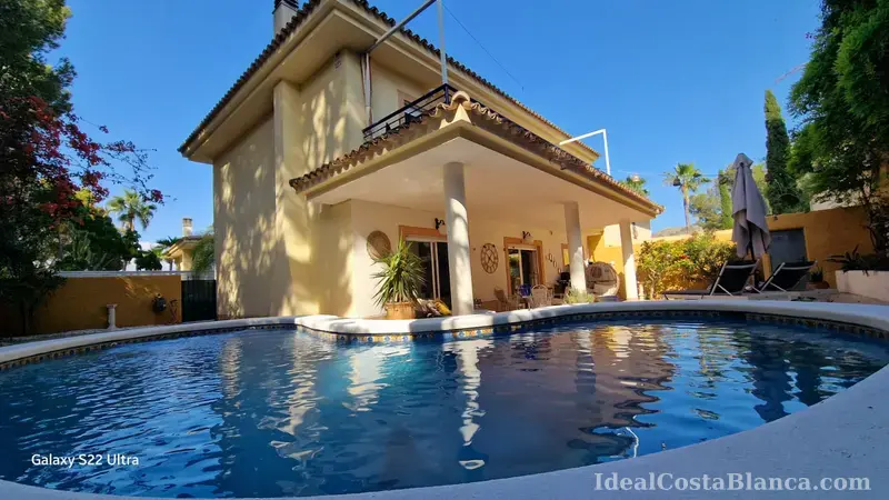 Chalet con piscina privada a la venta. - 2