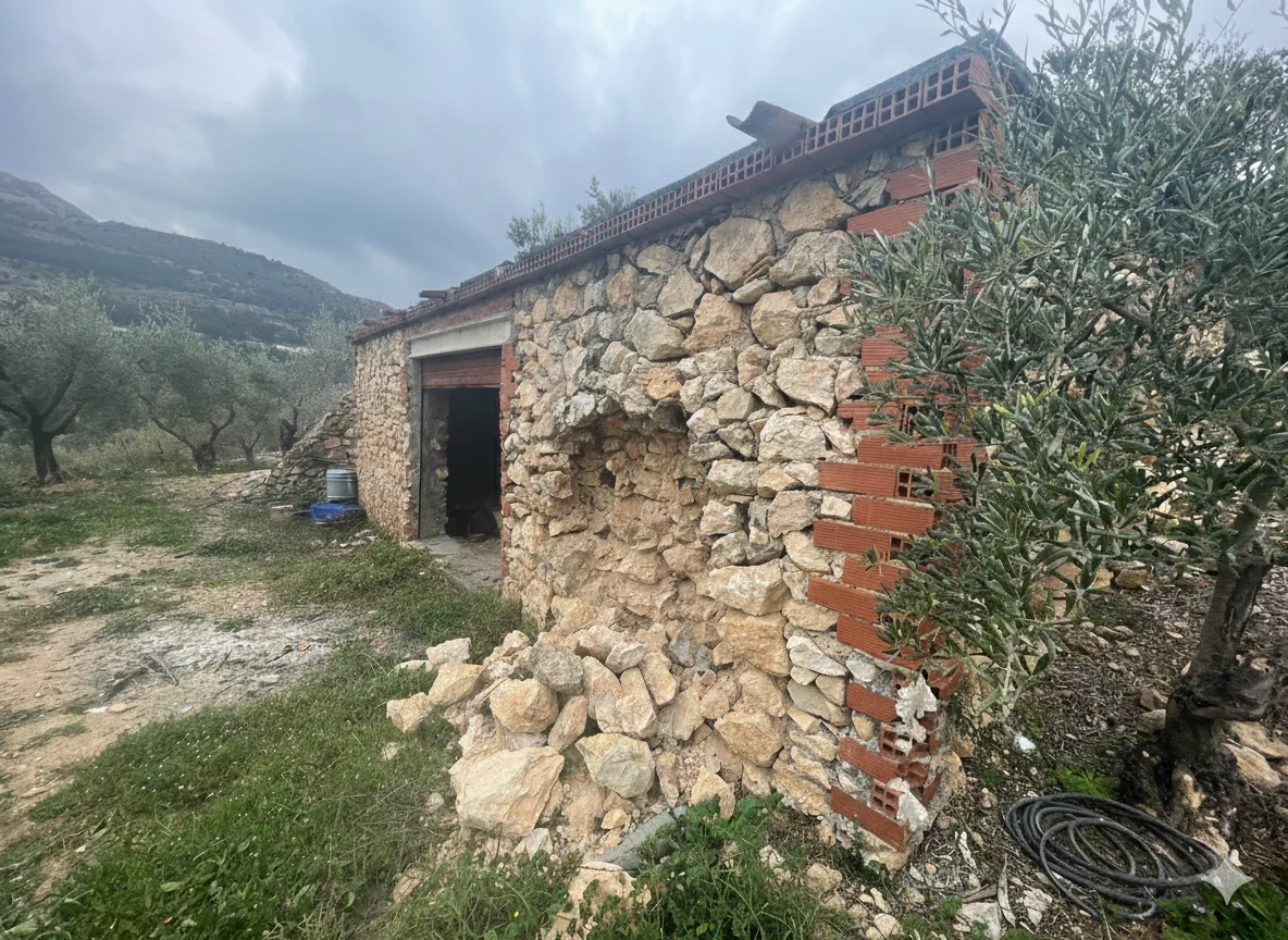 Casita de piedra en Confrides - 12