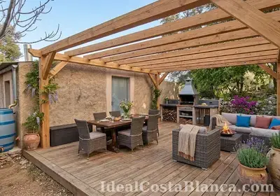 Terreno con construcción a reformar en Confrides