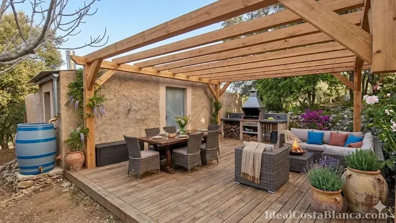 Terreno con construcción a reformar en Confrides - 1