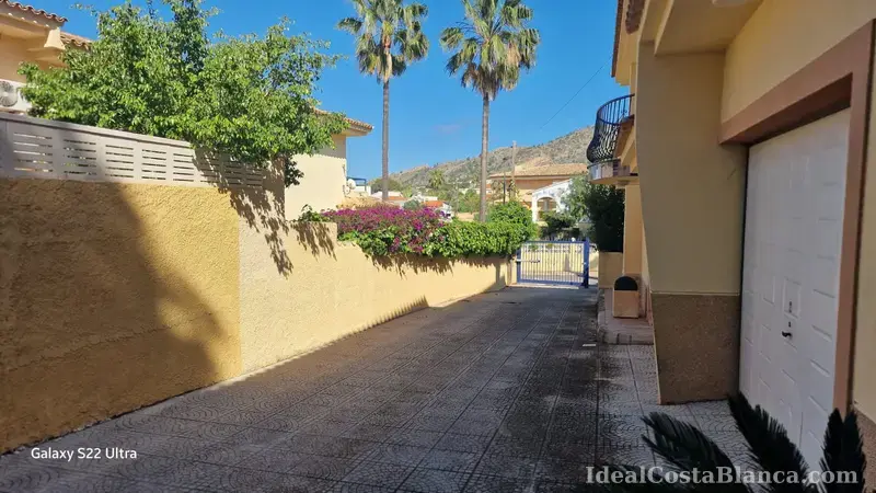 Chalet con piscina privada a la venta. - 12
