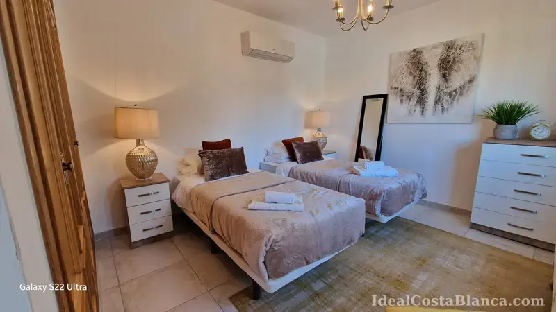 Chalet con piscina privada a la venta. - 31