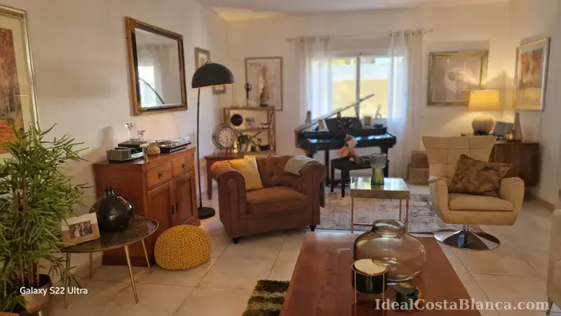 Chalet con piscina privada a la venta. - 16