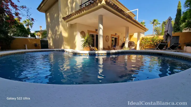 Chalet con piscina privada a la venta. - 1