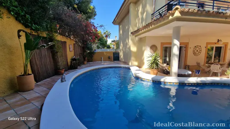 Chalet con piscina privada a la venta. - 3