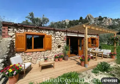 Casita de piedra en Confrides